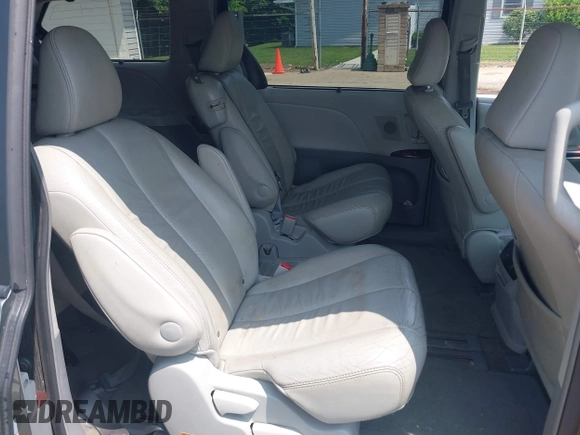 2011 Toyota Sienna XLE AAS z VIN 5TDYK3DC3BS146444, wystawiony jako IAAI lot #42390511 z przebiegiem 230 091 mil mil oraz . Historia ofert i sprzedaży dostępna na DreamBid. Obrazek 8.
