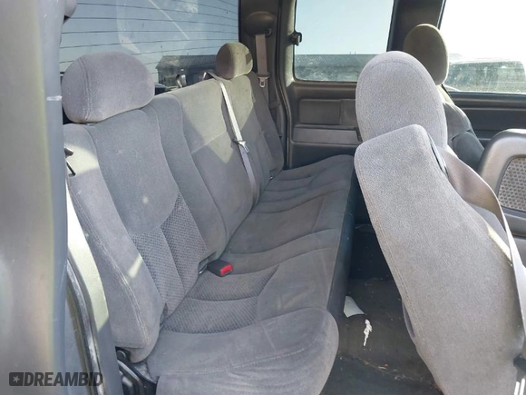 2006 Chevrolet Silverado 2500HD LT2 with VIN 1GCHK29D66E255102, listed as a IAAI auction lot 40989120 with 216,000 mi miles. Bid and sale history available at carsss.com. Image 8.