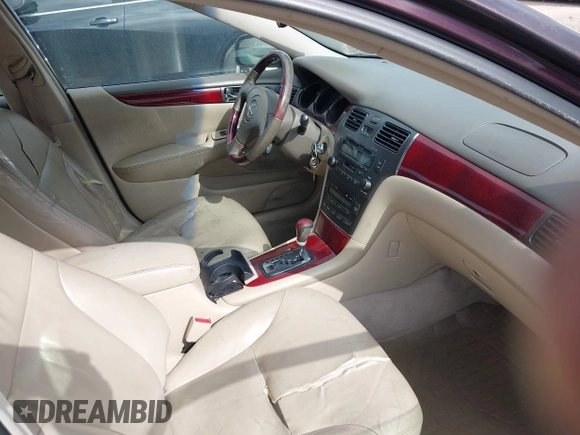 2003 Lexus ES with VIN JTHBF30G530119543, listed as a IAAI auction lot 42159685 with 226,627 mi miles. Bid and sale history available at carsss.com. Image 5.
