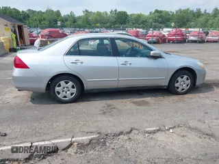 2007 Honda Accord LX z VIN 1HGCM564X7A169294, wystawiony jako IAAI lot #42457941 z przebiegiem 256 692 mil mil oraz . Historia ofert i sprzedaży dostępna na DreamBid. Obrazek 13.