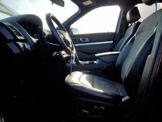 2017 Ford Explorer XLT z VIN 1FM5K7D88HGD96198, wystawiony jako Copart lot #64173105 z przebiegiem 137 081 mil mil oraz Szkoda całkowita • Salvage title. Historia ofert i sprzedaży dostępna na DreamBid. Obrazek 7.