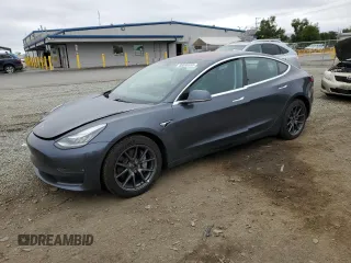 2018 Tesla Model 3 Long Range Battery z VIN 5YJ3E1EB7JF119469, wystawiony jako Copart lot #60080555 z przebiegiem 40 784 mil mil oraz Szkoda całkowita • Salvage title. Historia ofert i sprzedaży dostępna na DreamBid. Obrazek 1.