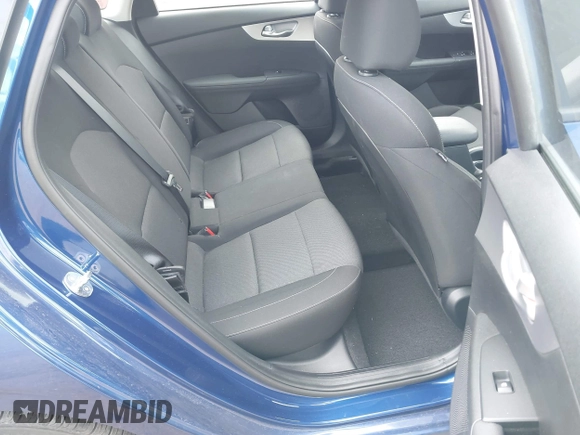2023 Kia Forte LXS z VIN 3KPF24AD1PE602579, wystawiony jako IAAI lot #41760080 z przebiegiem 28 424 mil mil oraz . Historia ofert i sprzedaży dostępna na DreamBid. Obrazek 8.