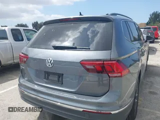 2020 Volkswagen Tiguan SE with VIN 3VV3B7AX9LM061569, listed as a IAAI auction lot 41902252 with 33,079 mi miles and . Bid and sale history available at DreamBid. Image 4.