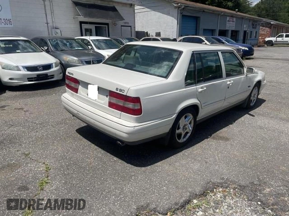 1998 Volvo S90 with VIN YV1KS9606W1129999, listed as a Copart auction lot 47872505 with 197,484 mi miles and Clean Title. Bid and sale history available at carsss.com. Image 4.