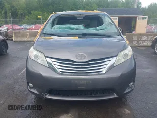 2011 Toyota Sienna XLE z VIN 5TDDK3DC0BS006768, wystawiony jako IAAI lot #42279275 z przebiegiem 172 856 mil mil oraz . Historia ofert i sprzedaży dostępna na DreamBid. Obrazek 12.