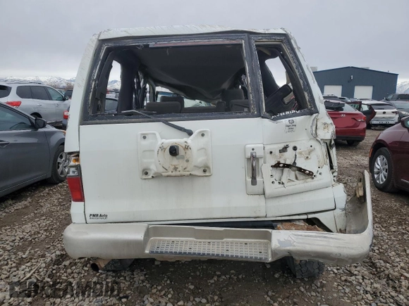 2001 Isuzu Trooper S z VIN JACDJ58X817J18687, wystawiony jako Copart lot #45499675 z przebiegiem Nie podano mil oraz Szkoda całkowita • Salvage title. Historia ofert i sprzedaży dostępna na DreamBid. Obrazek 6.