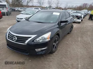 2014 Nissan Altima SV with VIN 1N4AL3AP8EN385266, listed as a IAAI auction lot 42050393 with 83,664 mi miles and . Bid and sale history available at carsss.com. Image 17.