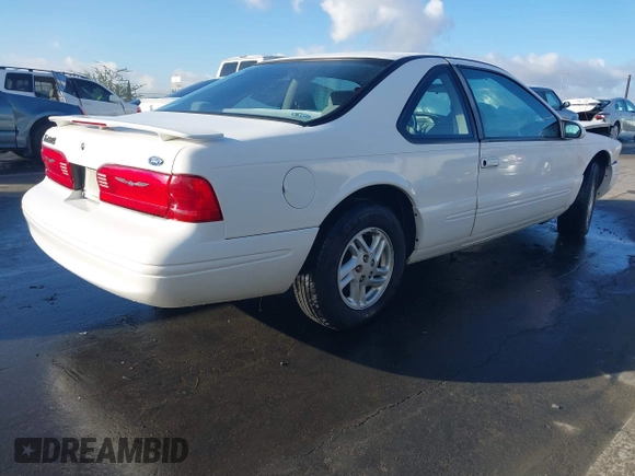 1996 Ford Thunderbird LX z VIN 1FALP6240TH185576, wystawiony jako IAAI lot #41493910 z przebiegiem 100 880 mil mil oraz . Historia ofert i sprzedaży dostępna na DreamBid. Obrazek 4.