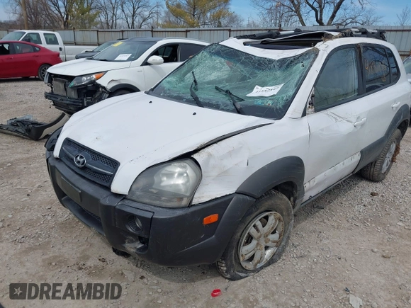 2006 Hyundai Tucson GLS with VIN KM8JN72D26U322893, listed as a IAAI auction lot 41882842 with 116,972 mi miles. Bid and sale history available at carsss.com. Image 6.