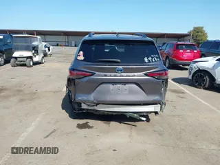2021 Toyota Sienna XLE with VIN 5TDYSKFC4MS035573, listed as a IAAI auction lot 41988128 with 39,110 mi miles. Bid and sale history available at carsss.com. Image 17.