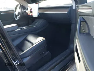 2023 Tesla Model Y Long Range z VIN 7SAYGAEEXPF673871, wystawiony jako IAAI lot #41980174 z przebiegiem 45 870 mil mil oraz . Historia ofert i sprzedaży dostępna na DreamBid. Obrazek 5.