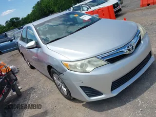 2012 Toyota Camry L z VIN 4T1BF1FK1CU026024, wystawiony jako IAAI lot #42318004 z przebiegiem 121 306 mil mil oraz . Historia ofert i sprzedaży dostępna na DreamBid. Obrazek 1.