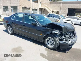 1998 BMW 5 Series 528i z VIN WBADD6321WBW32859, wystawiony jako IAAI lot #42207481 z przebiegiem 222 522 mil mil oraz . Historia ofert i sprzedaży dostępna na DreamBid. Obrazek 1.