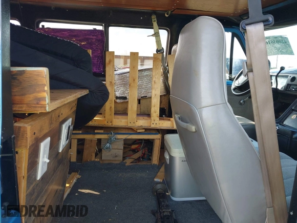 1995 Chevrolet Chevy Van z VIN 1GNEG25Z4SF221421, wystawiony jako IAAI lot #42003616 z przebiegiem 196 007 mil mil oraz . Historia ofert i sprzedaży dostępna na DreamBid. Obrazek 8.