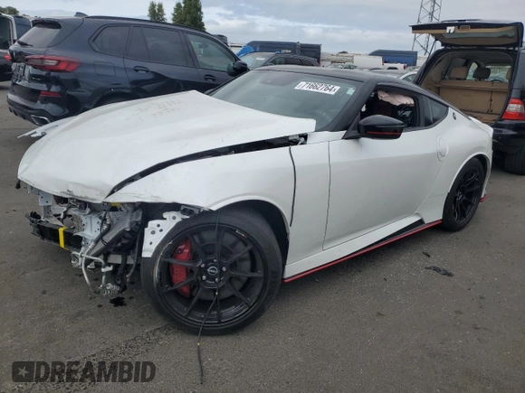 2024 Nissan Z Nismo z VIN JN1BZ4CH7RM362763, wystawiony jako Copart lot #71662764 z przebiegiem 3 339 mil mil oraz Szkoda całkowita • Salvage title. Historia ofert i sprzedaży dostępna na DreamBid. Obrazek 1.