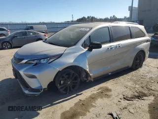 2022 Toyota Sienna XSE z VIN 5TDDRKEC5NS135873, wystawiony jako Copart lot #42414235 z przebiegiem 18 041 mil mil oraz Szkoda całkowita • Salvage title. Historia ofert i sprzedaży dostępna na DreamBid. Obrazek 1.