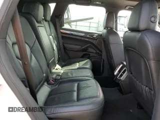 2013 Porsche Cayenne z VIN WP1AA2A2XDLA04038, wystawiony jako Copart lot #52906175 z przebiegiem 162 411 mil mil oraz Szkoda całkowita • Salvage title. Historia ofert i sprzedaży dostępna na DreamBid. Obrazek 11.