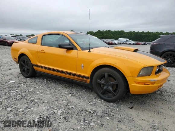 2007 Ford Mustang Deluxe z VIN 1ZVFT80N675218322, wystawiony jako Copart lot #58667435 z przebiegiem 159 320 mil mil oraz Czysty tytuł • Clean title. Historia ofert i sprzedaży dostępna na DreamBid. Obrazek 4.