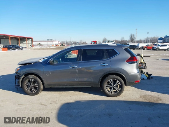 2020 Nissan Rogue SV z VIN JN8AT2MV5LW144436, wystawiony jako IAAI lot #41642351 z przebiegiem 44 192 mil mil oraz . Historia ofert i sprzedaży dostępna na DreamBid. Obrazek 14.