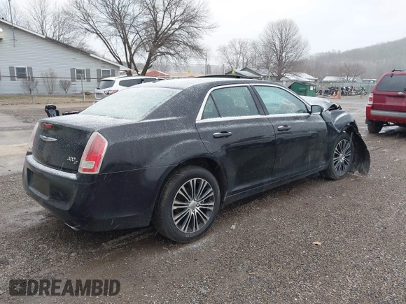 2013 Chrysler 300 S z VIN 2C3CCAGG2DH659829, wystawiony jako IAAI lot #41726809 z przebiegiem 149 908 mil mil oraz . Historia ofert i sprzedaży dostępna na DreamBid. Obrazek 4.