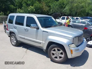 2012 Jeep Liberty Sport z VIN 1C4PJMAK7CW126022, wystawiony jako IAAI lot #42400419 z przebiegiem 136 226 mil mil oraz . Historia ofert i sprzedaży dostępna na DreamBid. Obrazek 1.