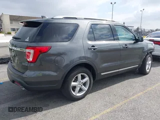 2018 Ford Explorer XLT z VIN 1FM5K7D82JGB56585, wystawiony jako IAAI lot #42129728 z przebiegiem 39 007 mil mil oraz . Historia ofert i sprzedaży dostępna na DreamBid. Obrazek 4.