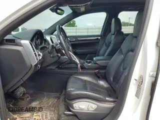 2017 Porsche Cayenne z VIN WP1AA2A22HKA92370, wystawiony jako Copart lot #61361295 z przebiegiem 86 204 mil mil oraz Szkoda całkowita • Salvage title. Historia ofert i sprzedaży dostępna na DreamBid. Obrazek 7.
