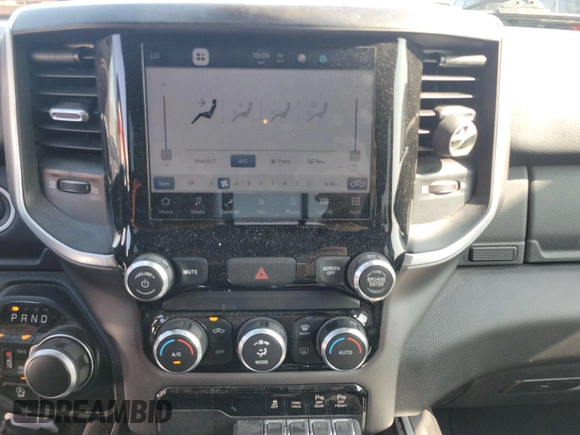 2022 Ram 1500 Big Horn z VIN 1C6RRFFG3NN179043, wystawiony jako IAAI lot #42566379 z przebiegiem 90 922 mil mil oraz . Historia ofert i sprzedaży dostępna na DreamBid. Obrazek 32.