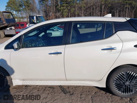 2023 Nissan LEAF SV Plus z VIN 1N4CZ1CV4PC558920, wystawiony jako IAAI lot #41332755 z przebiegiem 15 893 mil mil oraz . Historia ofert i sprzedaży dostępna na DreamBid. Obrazek 14.