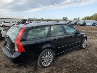 2011 Volvo V50 с VIN YV1672MW5B2617766, выставлен на аукционе Copart как лот 76826374 с пробегом 131 204 миль миль и Списание • Salvage title. История ставок и продаж доступна на DreamBid. Изображение 3.