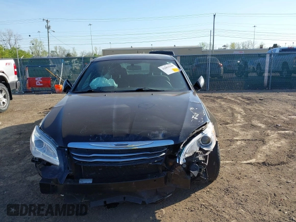 2011 Chrysler 200 Touring z VIN 1C3BC1FBXBN552307, wystawiony jako IAAI lot #42053190 z przebiegiem 162 138 mil mil oraz . Historia ofert i sprzedaży dostępna na DreamBid. Obrazek 13.