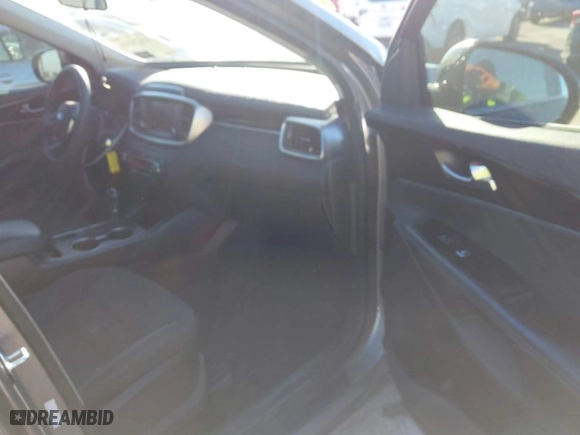 2019 Kia Sorento LX V6 with VIN 5XYPG4A57KG491529, listed as a IAAI auction lot 41420316 with NaN miles. Bid and sale history available at carsss.com. Image 5.