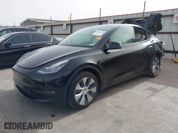 2022 Tesla Model Y Long Range z VIN 7SAYGAEE5NF428327, wystawiony jako IAAI lot #41698750 z przebiegiem 26 846 mil mil oraz . Historia ofert i sprzedaży dostępna na DreamBid. Obrazek 23.