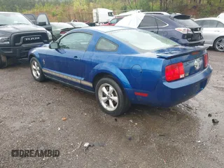 2007 Ford Mustang Deluxe with VIN 1ZVFT80NX75334686, listed as a IAAI auction lot 41922547 with 83,148 mi miles. Bid and sale history available at carsss.com. Image 3.