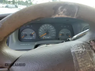 1997 Mercury Grand Marquis GS z VIN 2MELM74W1VX611803, wystawiony jako Copart lot #54315505 z przebiegiem 156 152 mil mil oraz Szkoda całkowita • Salvage title. Historia ofert i sprzedaży dostępna na DreamBid. Obrazek 9.