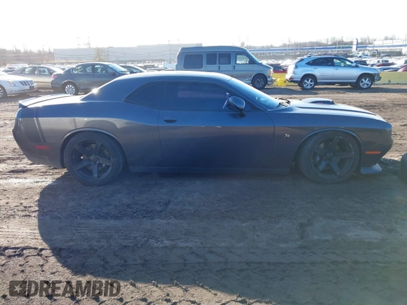 2016 Dodge Challenger R/T Scat Pack z VIN 2C3CDZFJ1GH249729, wystawiony jako IAAI lot #41589369 z przebiegiem 44 555 mil mil oraz . Historia ofert i sprzedaży dostępna na DreamBid. Obrazek 13.
