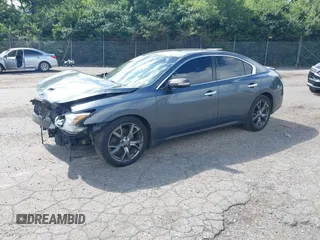 2013 Nissan Maxima SV z VIN 1N4AA5AP8DC838720, wystawiony jako IAAI lot #42653167 z przebiegiem 157 203 mil mil oraz . Historia ofert i sprzedaży dostępna na DreamBid. Obrazek 2.