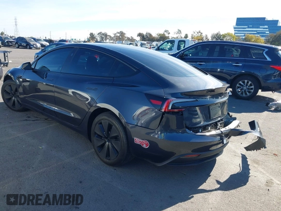 2024 Tesla Model 3 z VIN 5YJ3E1EA7RF736647, wystawiony jako IAAI lot #41372410 z przebiegiem 12 889 mil mil oraz . Historia ofert i sprzedaży dostępna na DreamBid. Obrazek 3.