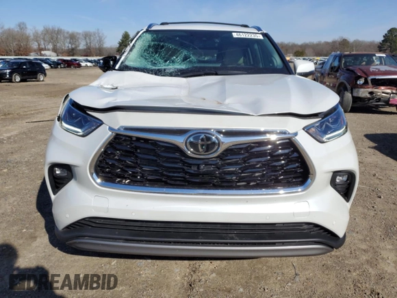 2024 Toyota Highlander LE z VIN 5TDKDRBH5RS569375, wystawiony jako Copart lot #48847105 z przebiegiem 7 103 mil mil oraz Szkoda całkowita • Salvage title. Historia ofert i sprzedaży dostępna na DreamBid. Obrazek 5.
