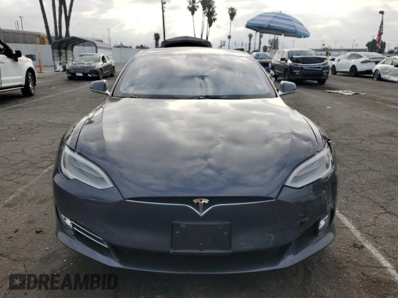 2018 Tesla Model S 75D z VIN 5YJSA1E26JF288227, wystawiony jako Copart lot #54075285 z przebiegiem 49 815 mil mil oraz Szkoda całkowita • Salvage title. Historia ofert i sprzedaży dostępna na DreamBid. Obrazek 5.