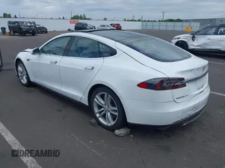 2016 Tesla Model S 90D with VIN 5YJSA1E21GF121962, listed as a IAAI auction lot 42130291 with 114,670 mi miles and . Bid and sale history available at DreamBid. Image 3.