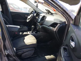 2014 Jeep Cherokee Altitude with VIN 1C4PJMCB2EW181848, listed as a IAAI auction lot 41638004 with 175,813 mi miles. Bid and sale history available at carsss.com. Image 5.