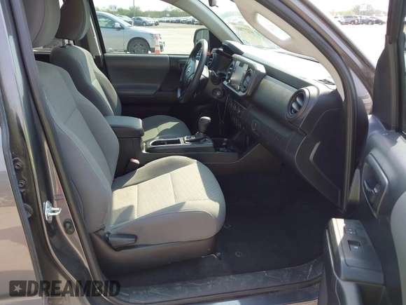 2021 Toyota Tacoma SR z VIN 5TFAX5GN8MX192277, wystawiony jako IAAI lot #42277081 z przebiegiem 66 322 mil mil oraz . Historia ofert i sprzedaży dostępna na DreamBid. Obrazek 5.