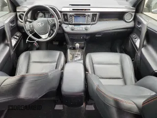2018 Toyota RAV4 SE z VIN JTMJFREV3JD244036, wystawiony jako Copart lot #61499005 z przebiegiem 106 503 mil mil oraz Czysty tytuł • Clean title. Historia ofert i sprzedaży dostępna na DreamBid. Obrazek 8.