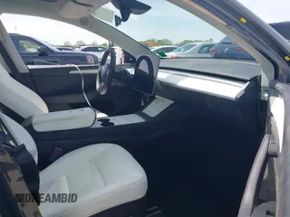 2023 Tesla Model Y Long Range z VIN 7SAYGDEE1PA158661, wystawiony jako IAAI lot #41983897 z przebiegiem 20 176 mil mil oraz . Historia ofert i sprzedaży dostępna na DreamBid. Obrazek 5.
