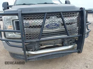 2017 Ford Super Duty F-250 SRW Lariat with VIN 1FT7W2BT0HEF27194, listed as a IAAI auction lot 42061350 with 206,679 mi miles. Bid and sale history available at carsss.com. Image 6.