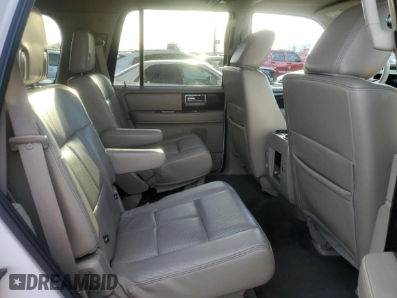 2010 Lincoln Navigator z VIN 5LMJJ2H58AEJ10577, wystawiony jako Copart lot #46904225 z przebiegiem 131 479 mil mil oraz Czysty tytuł • Clean title. Historia ofert i sprzedaży dostępna na DreamBid. Obrazek 11.