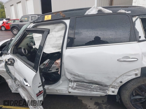 2011 MINI Countryman S z VIN WMWZC5C54BWM10154, wystawiony jako IAAI lot #37722183 z przebiegiem Nie podano mil oraz . Historia ofert i sprzedaży dostępna na DreamBid. Obrazek 6.