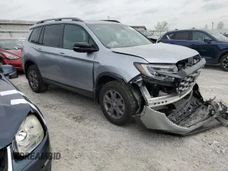 2024 Honda Passport TrailSport z VIN 5FNYF8H65RB001572, wystawiony jako Copart lot #54757945 z przebiegiem 18 872 mil mil oraz Szkoda całkowita • Salvage title. Historia ofert i sprzedaży dostępna na DreamBid. Obrazek 4.